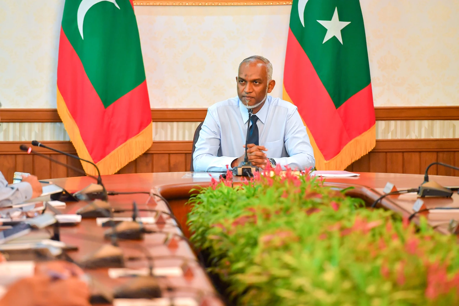 Image for ރައީސްގެ ވައުދު ފުއްދަވައިފި؛ ދަރިވަރުންނަށް 1200 ޑޮލަރާ ހަމައަށް ކާޑުތަކުން ނެގޭނެ service