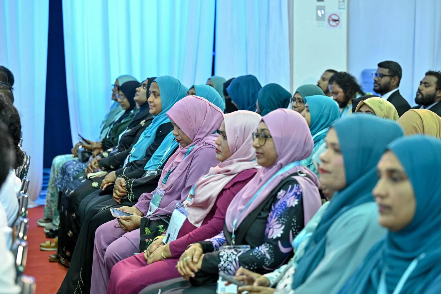 Image for ޕީއެންސީގެ މެންބަރުންގެ މަޖިލީހުން އަންހެނުންނަށް ހާއްސަކުރި ދިހަ ގޮނޑިއަށް ބޭފުޅުން އިންތިހާބުކޮށްފި service